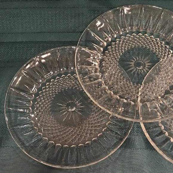 Elegant Glass Dessert Plates - Picture 2 of 3